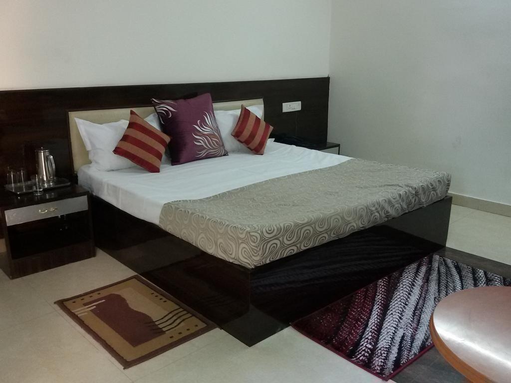 Hotel Kanishka Kanpur Bilik gambar